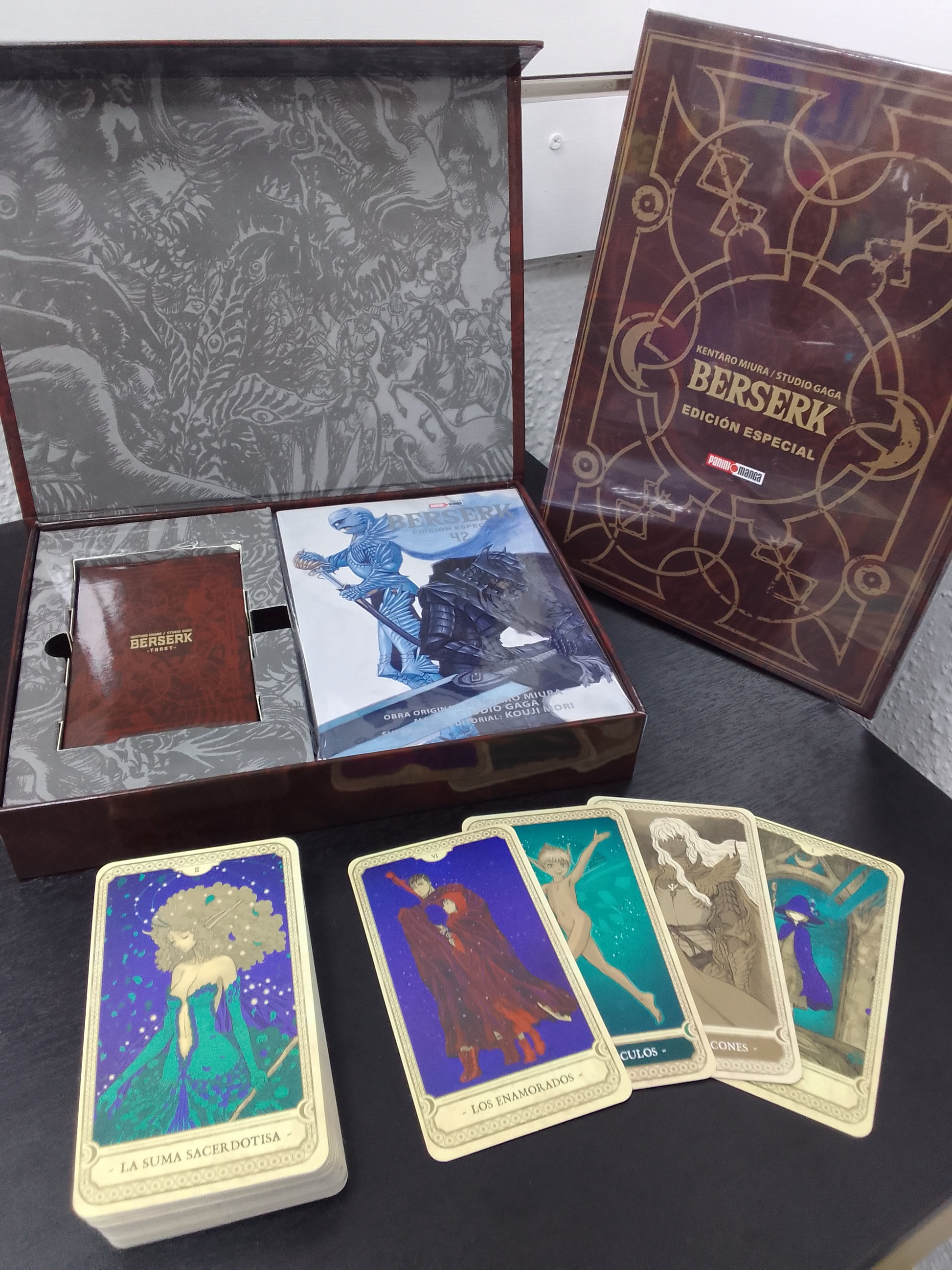 BERSERK 42 TAROT EDITION - Panini Argentina | ¡Último Tomo del Manga d ...